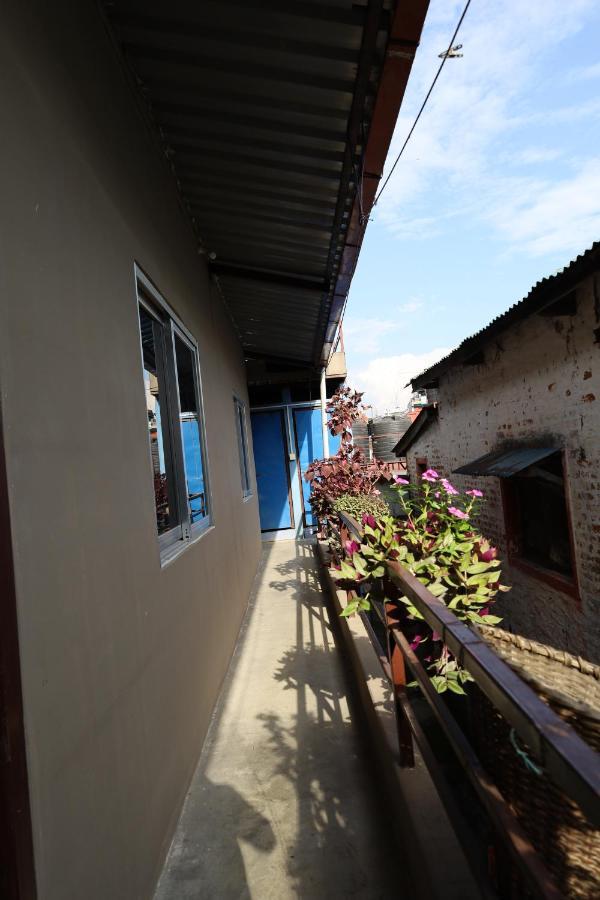Margik Backpackers Hostel Pokhara Exterior foto