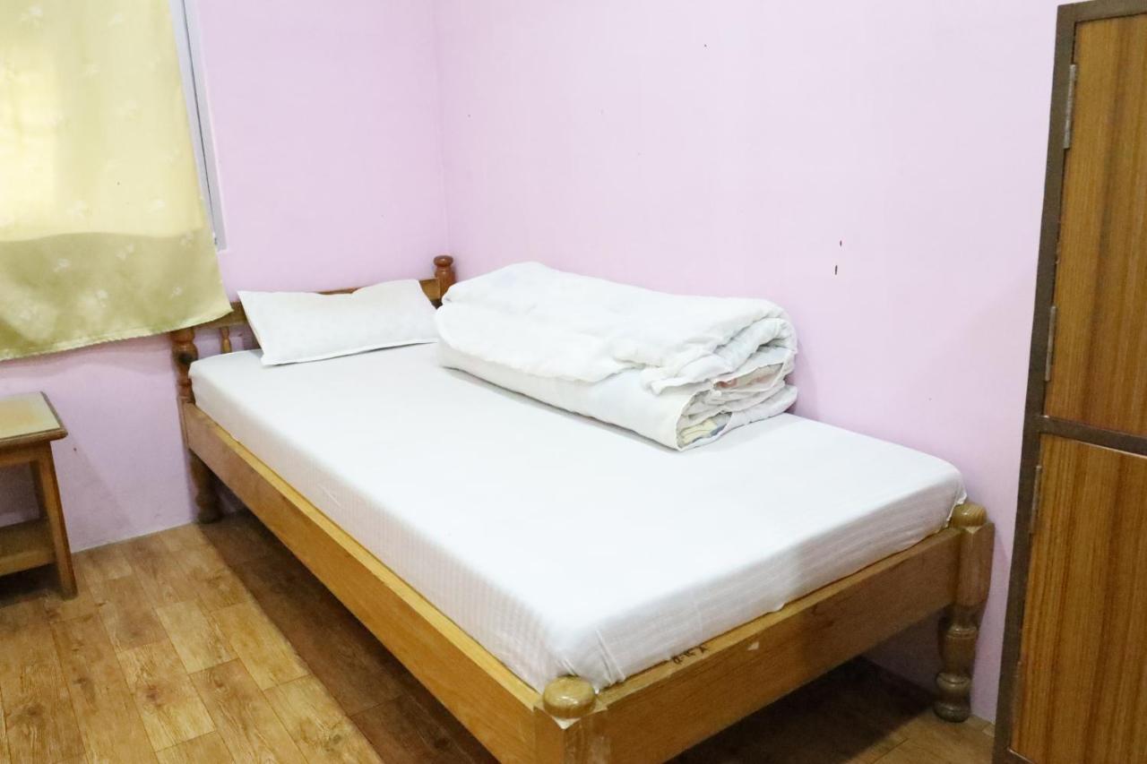 Margik Backpackers Hostel Pokhara Exterior foto